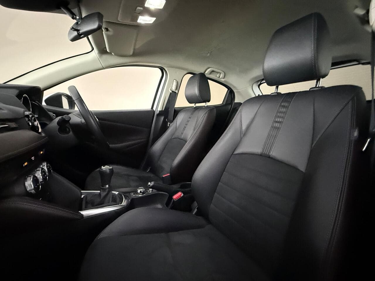 Mazda Mazda2 thumbnail Seat Front Passenger