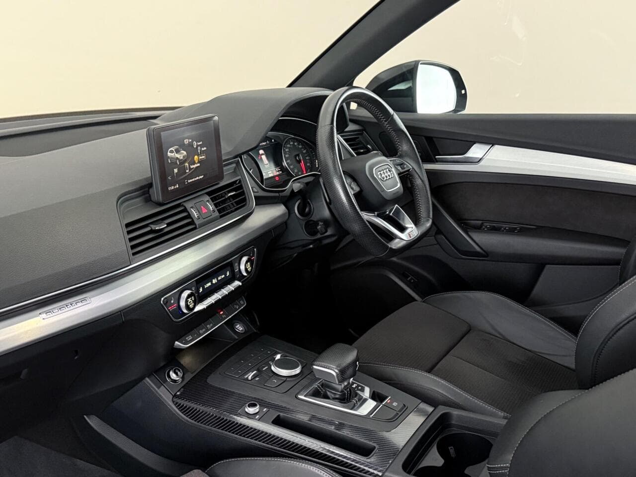 Audi Q5 thumbnail Interior Front