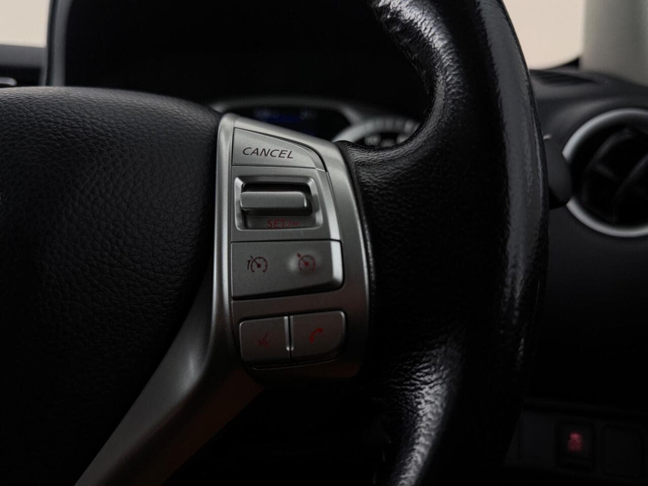Nissan Navara thumbnail Misc Controls