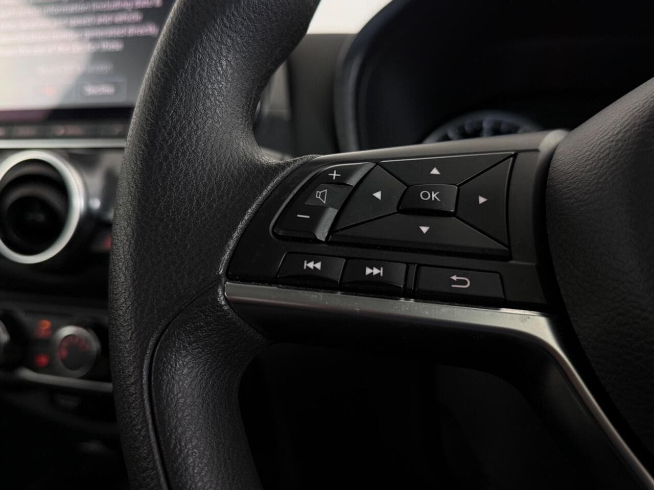 Nissan Juke thumbnail Misc Controls
