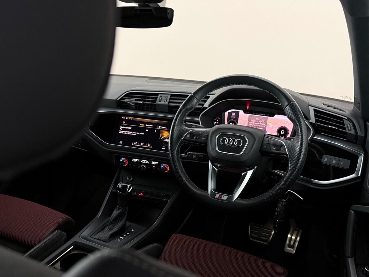 Audi Q3 thumbnail Interior Front