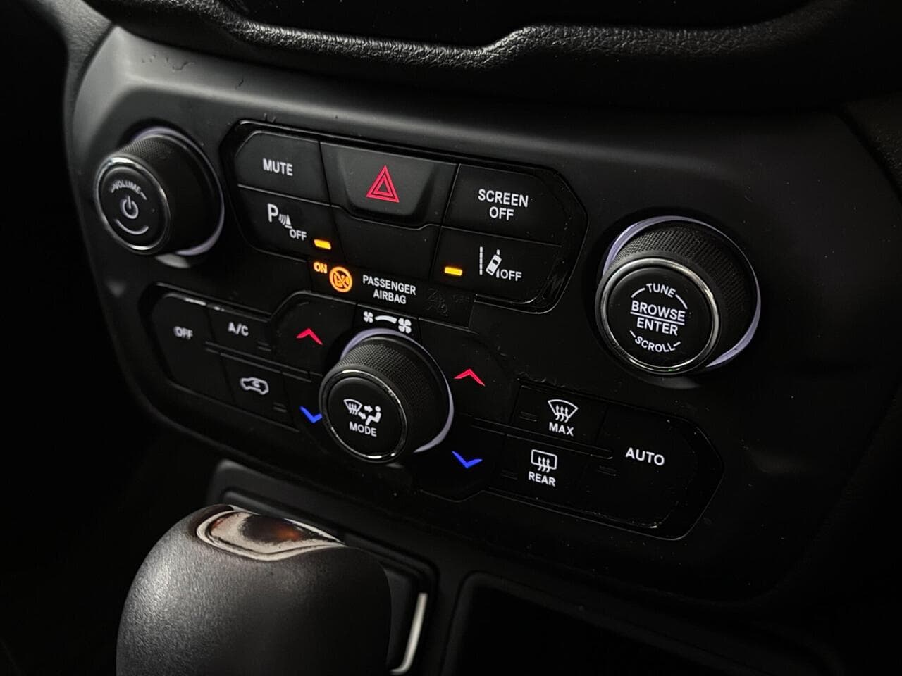 Jeep Renegade thumbnail Misc Controls