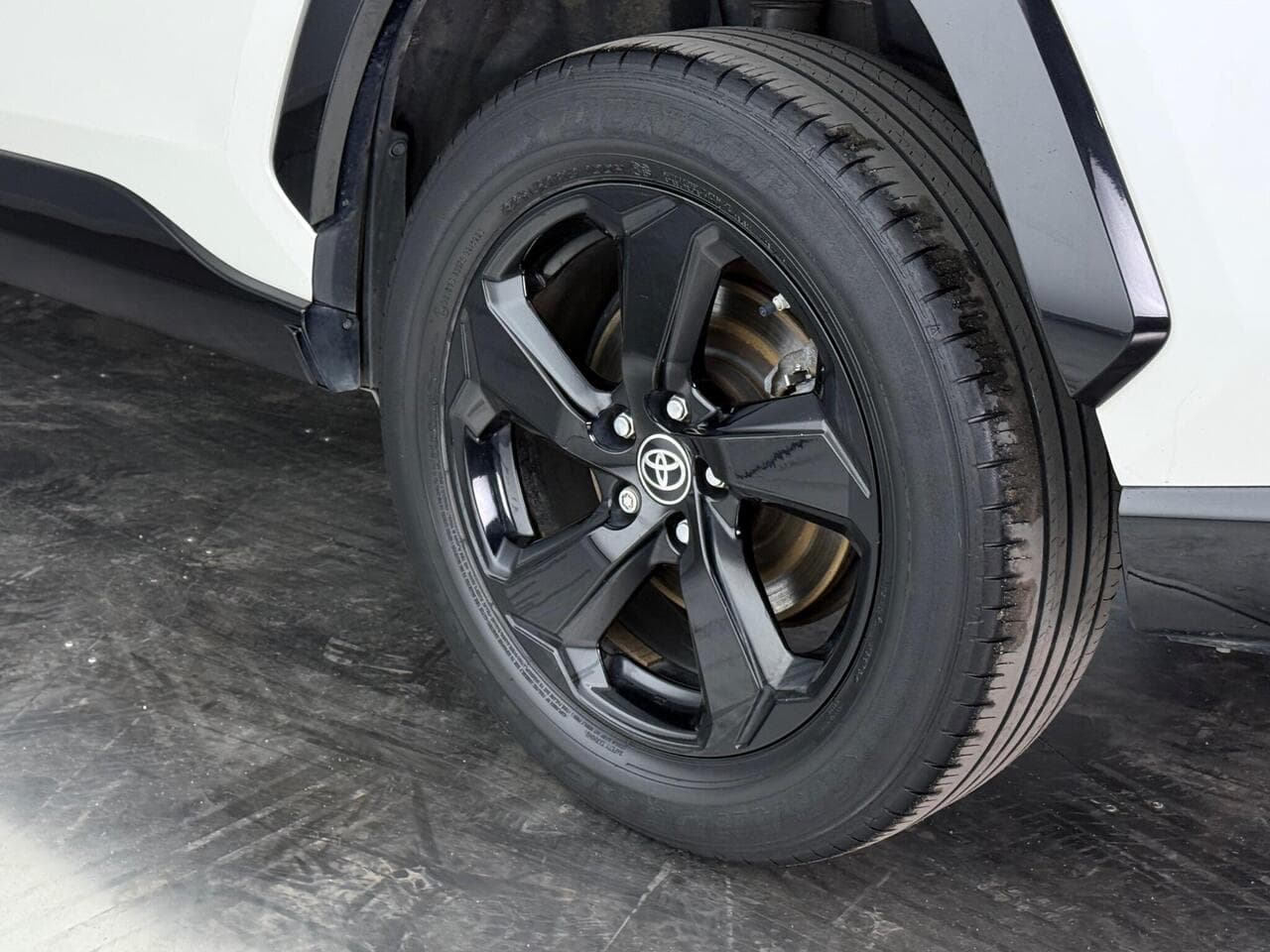 Toyota RAV4 thumbnail Wheel