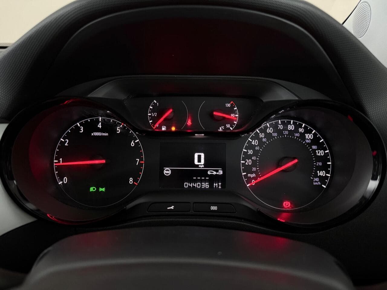 Vauxhall Crossland X thumbnail Driver Instruments