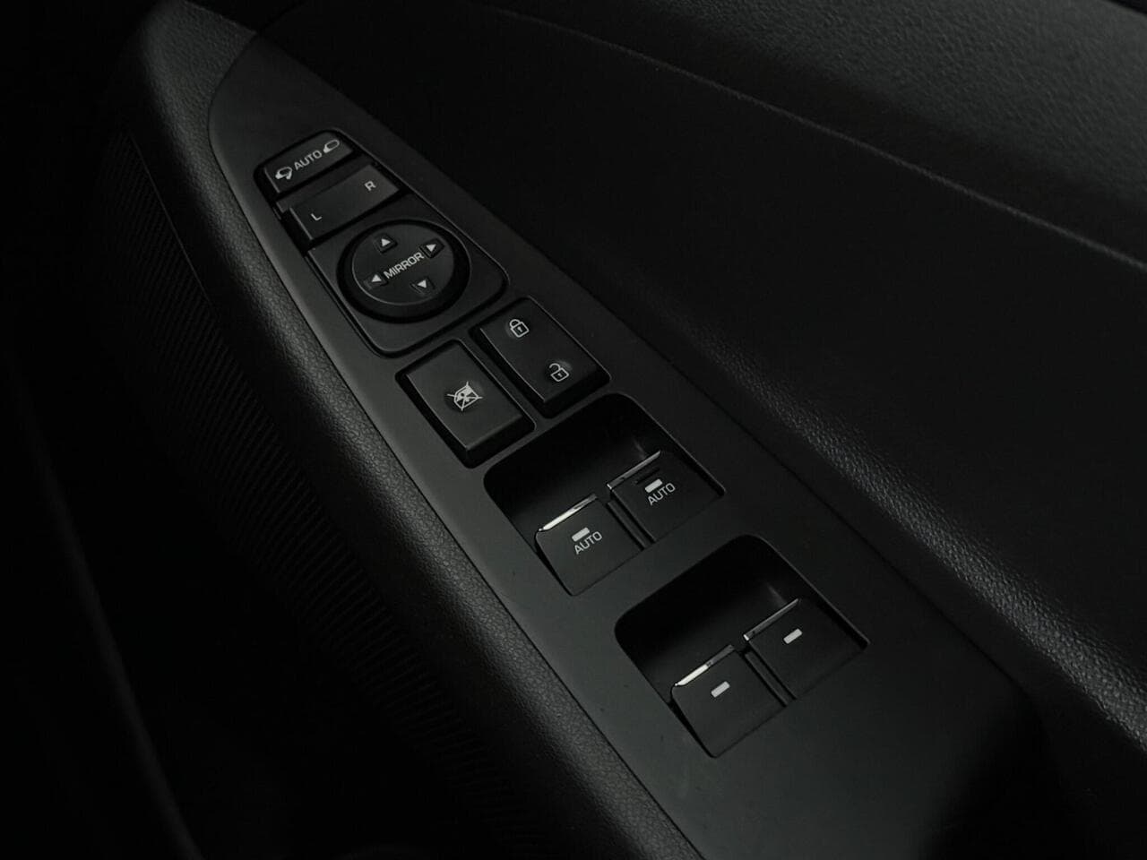 Hyundai TUCSON thumbnail Misc Controls