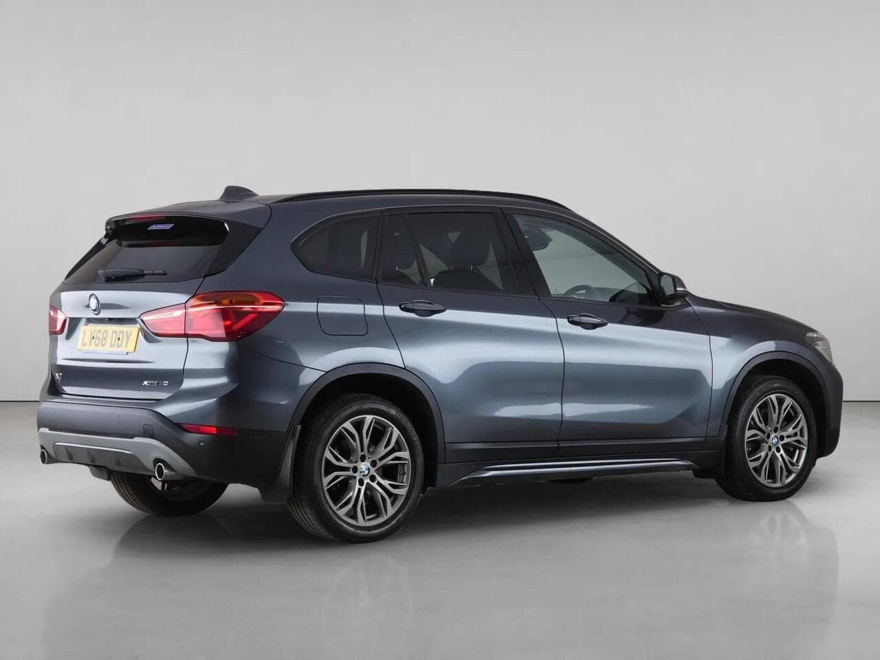 BMW X1 thumbnail Side Right