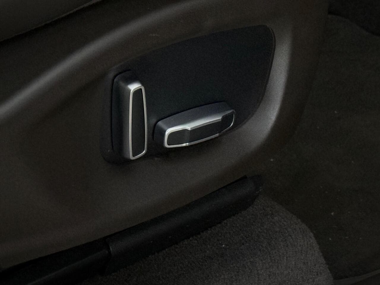 Jaguar F-PACE thumbnail Badge Exterior