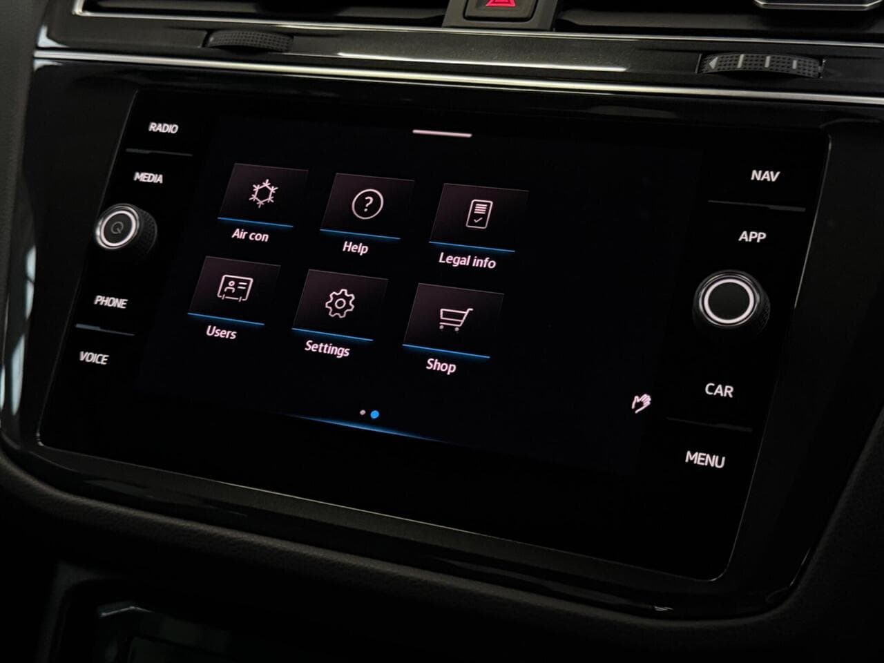 Volkswagen Tiguan thumbnail Infotainment System