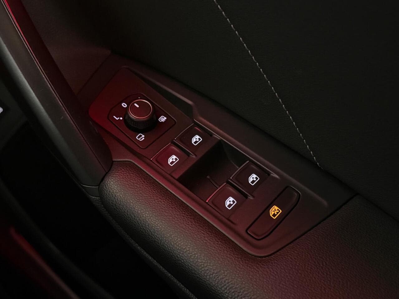 Volkswagen Tiguan thumbnail Misc Controls