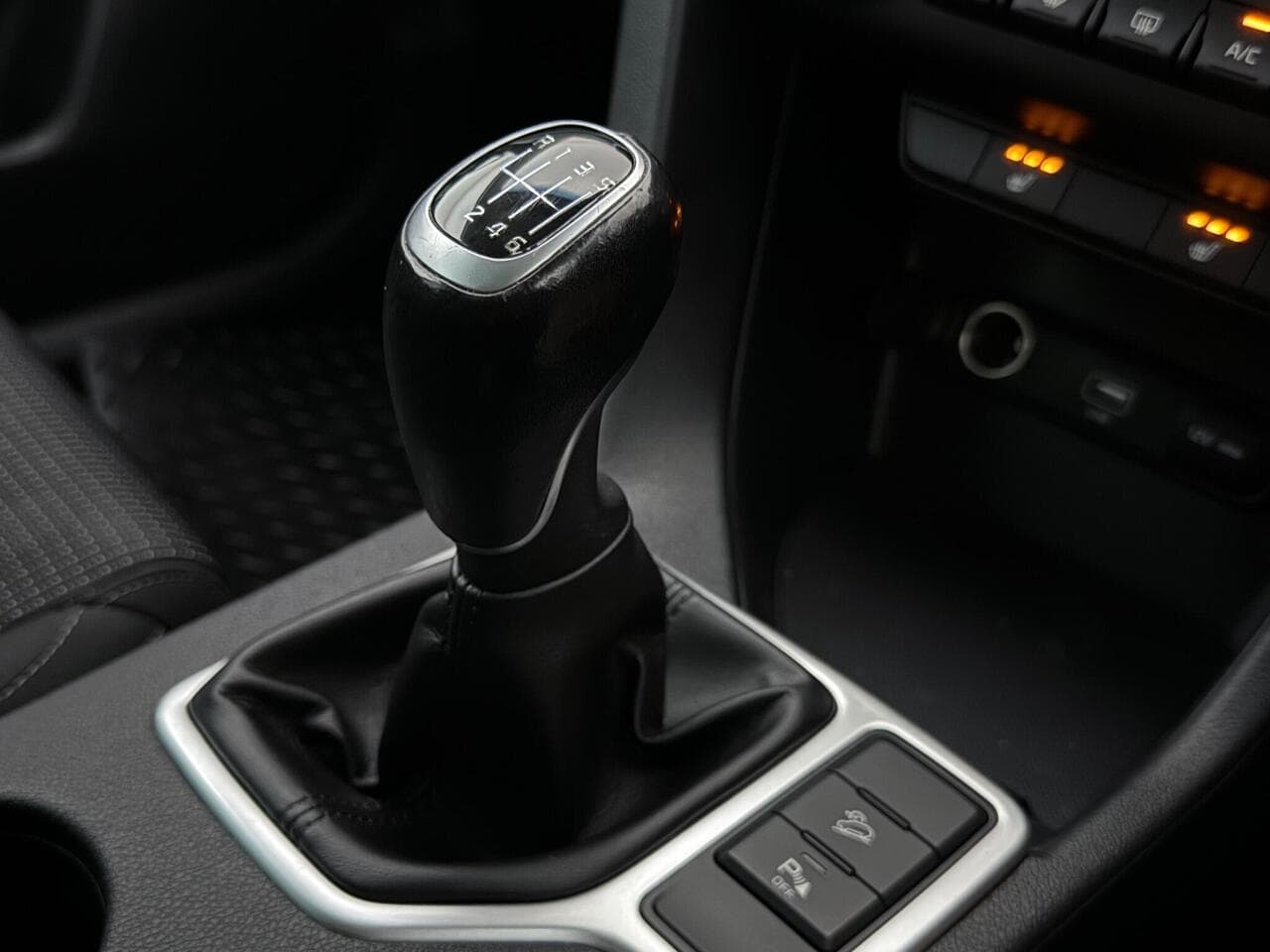Kia Sportage thumbnail Interior Front