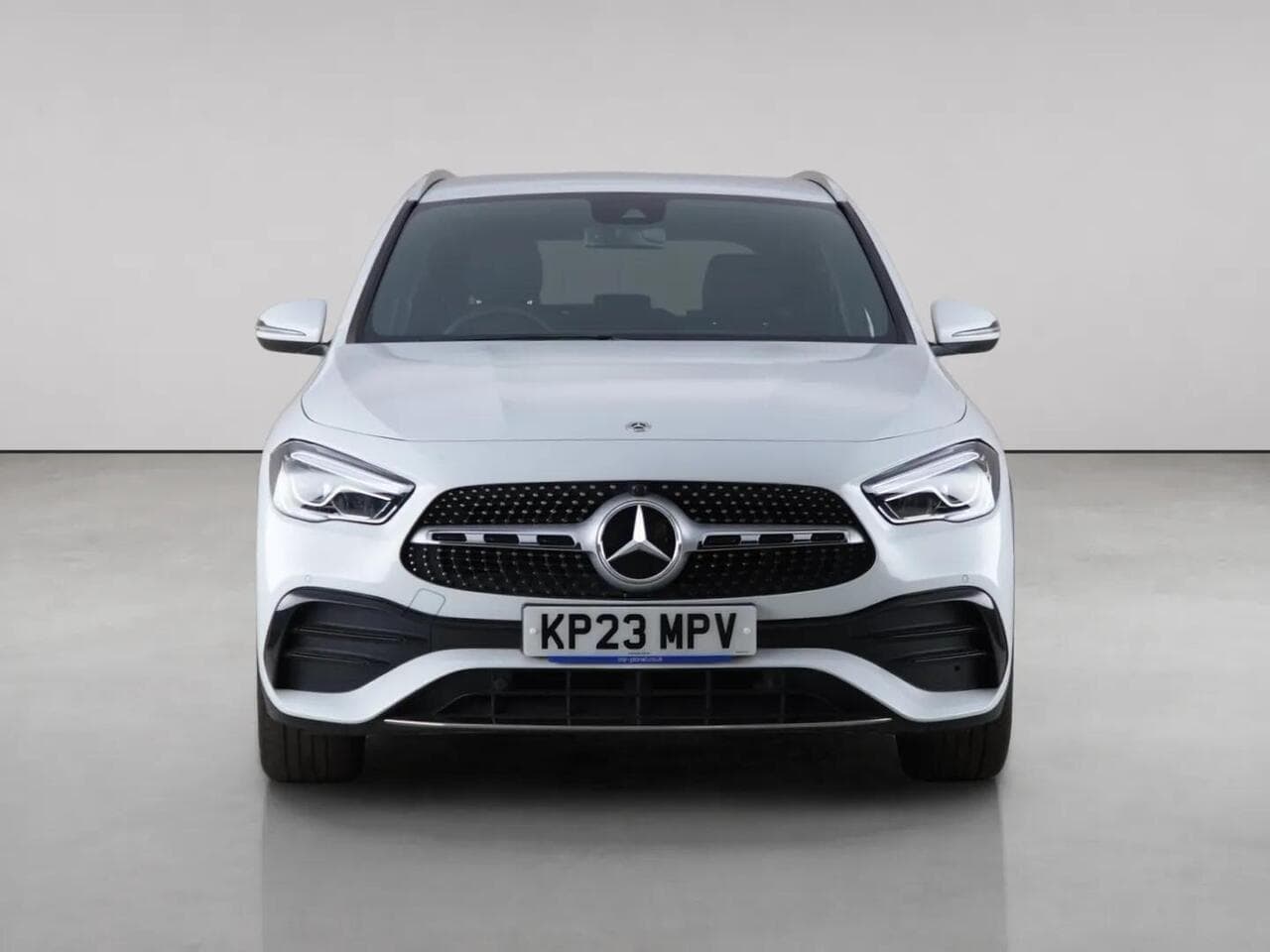 Mercedes-Benz GLA thumbnail Front