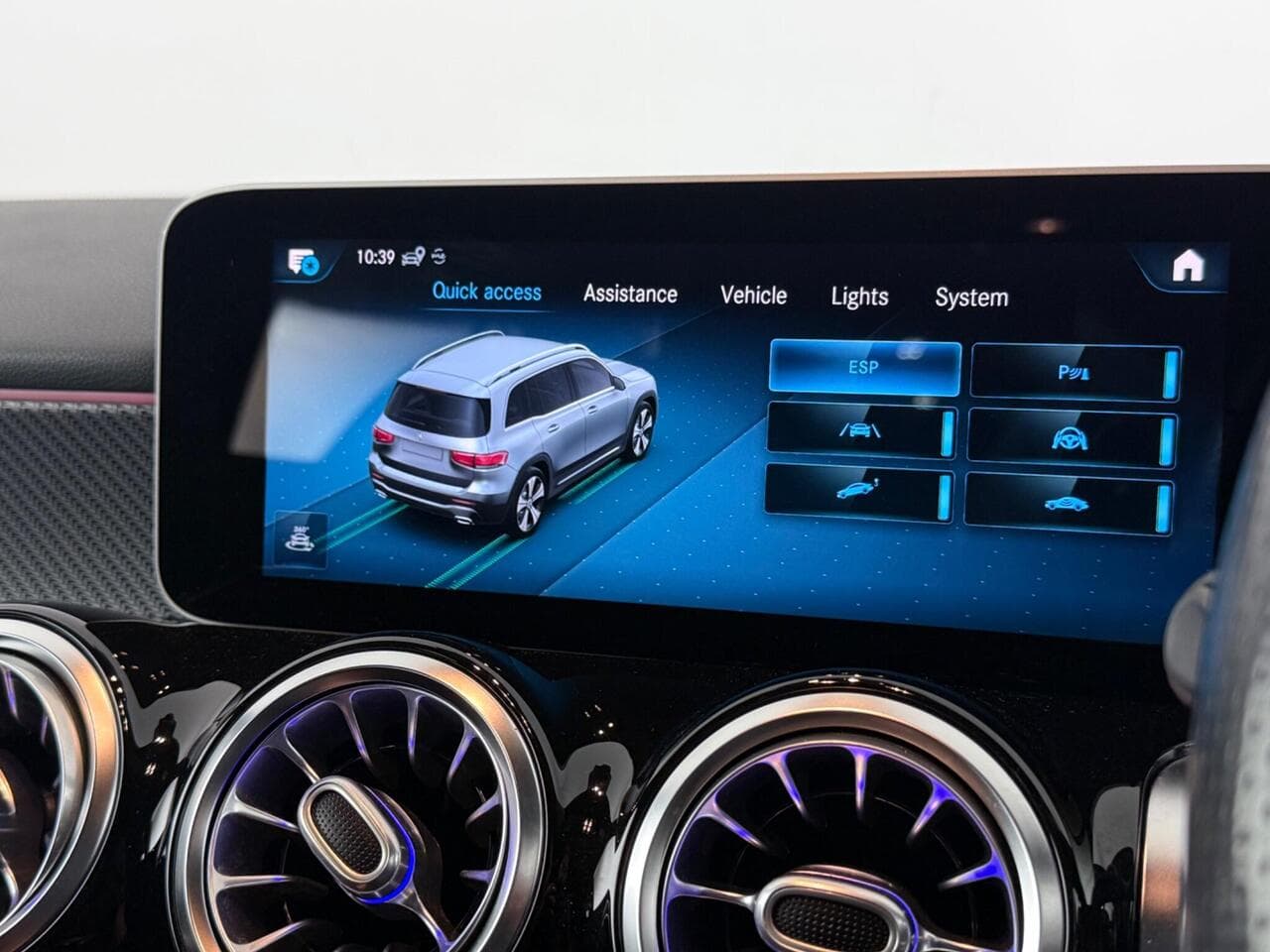 Mercedes-Benz GLB thumbnail Infotainment System