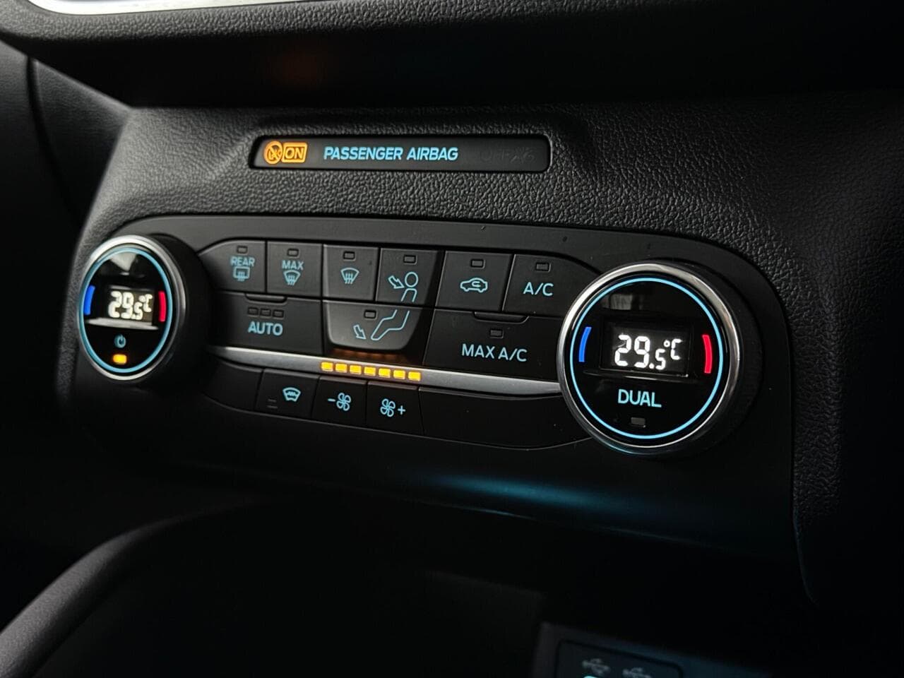 Ford Kuga thumbnail Driver Instruments