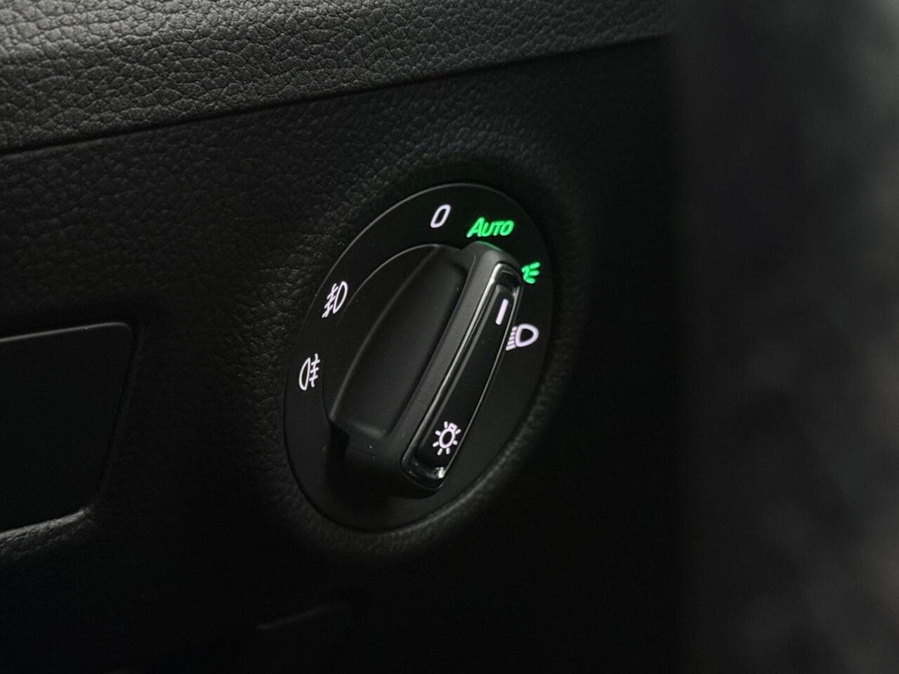 Skoda Superb thumbnail Misc Controls
