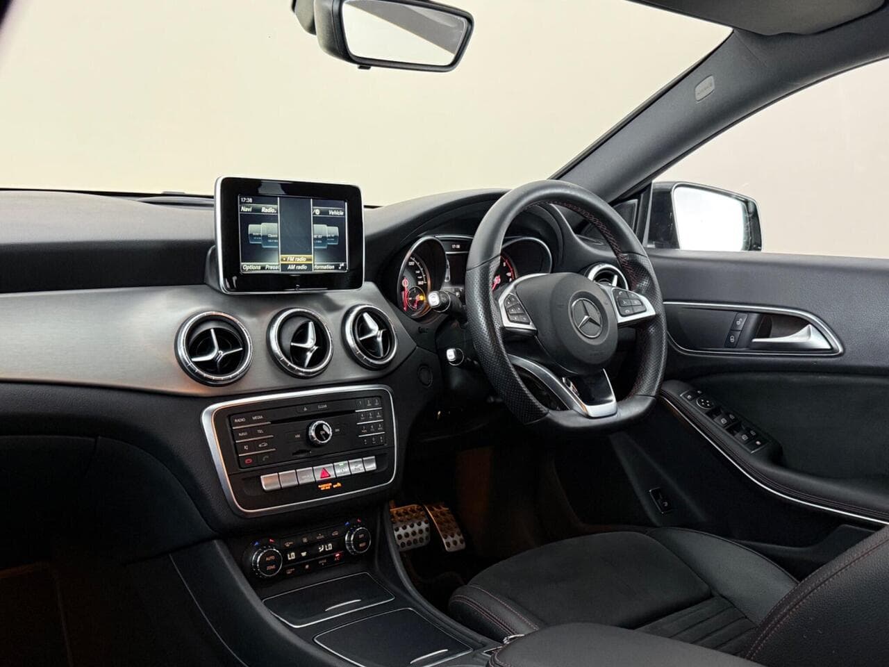 Mercedes-Benz CLA thumbnail Interior Front