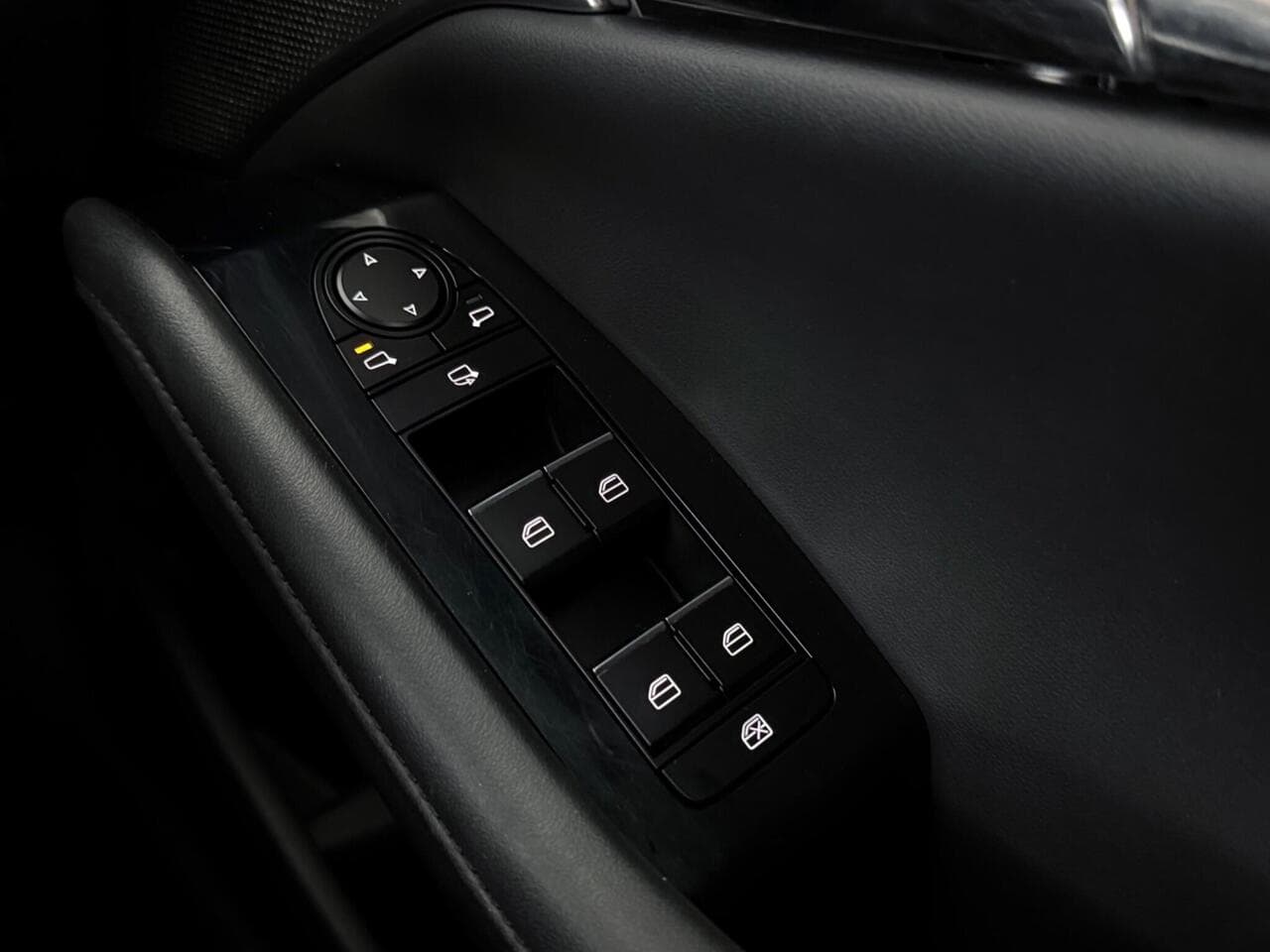 Mazda Mazda3 thumbnail Misc Controls