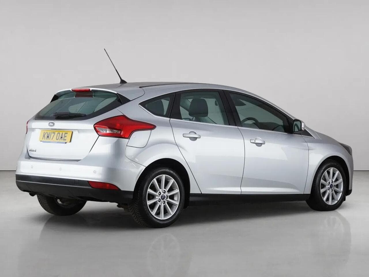 Ford Focus thumbnail Rear Right