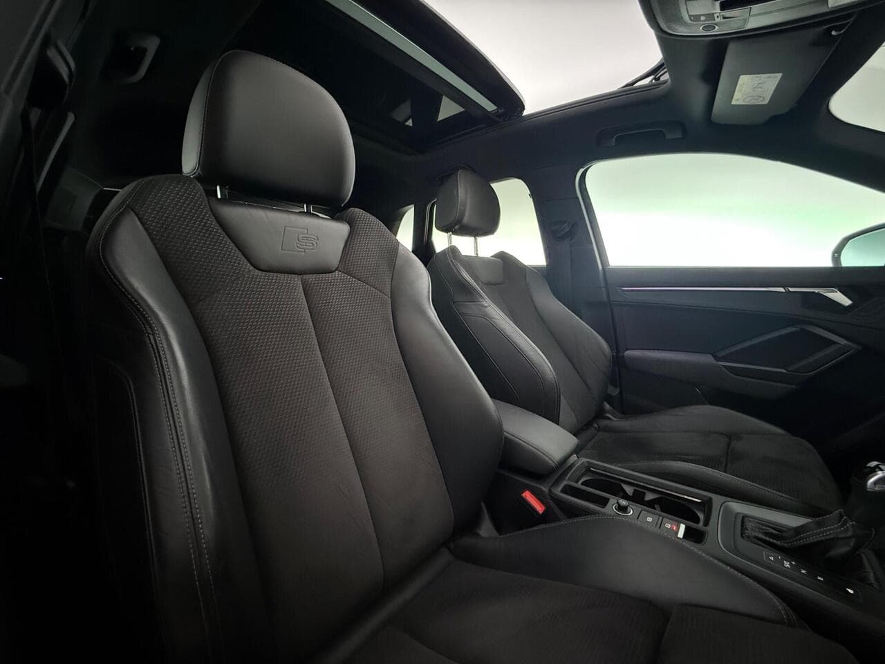 Audi Q3 thumbnail Seat Driver