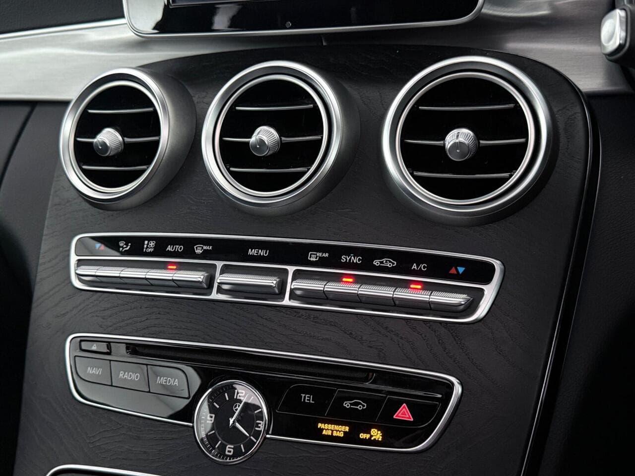 Mercedes-Benz C Class thumbnail Interior Front