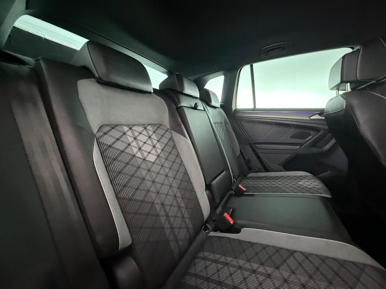 Volkswagen Tiguan thumbnail Seats Rear