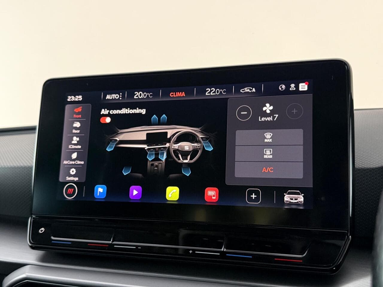 SEAT Leon thumbnail Infotainment System