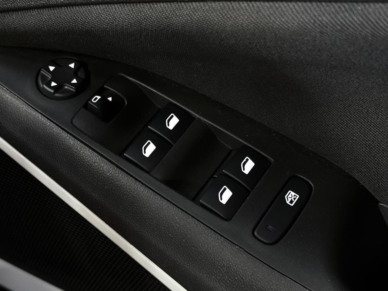 Vauxhall Crossland X thumbnail Misc Controls
