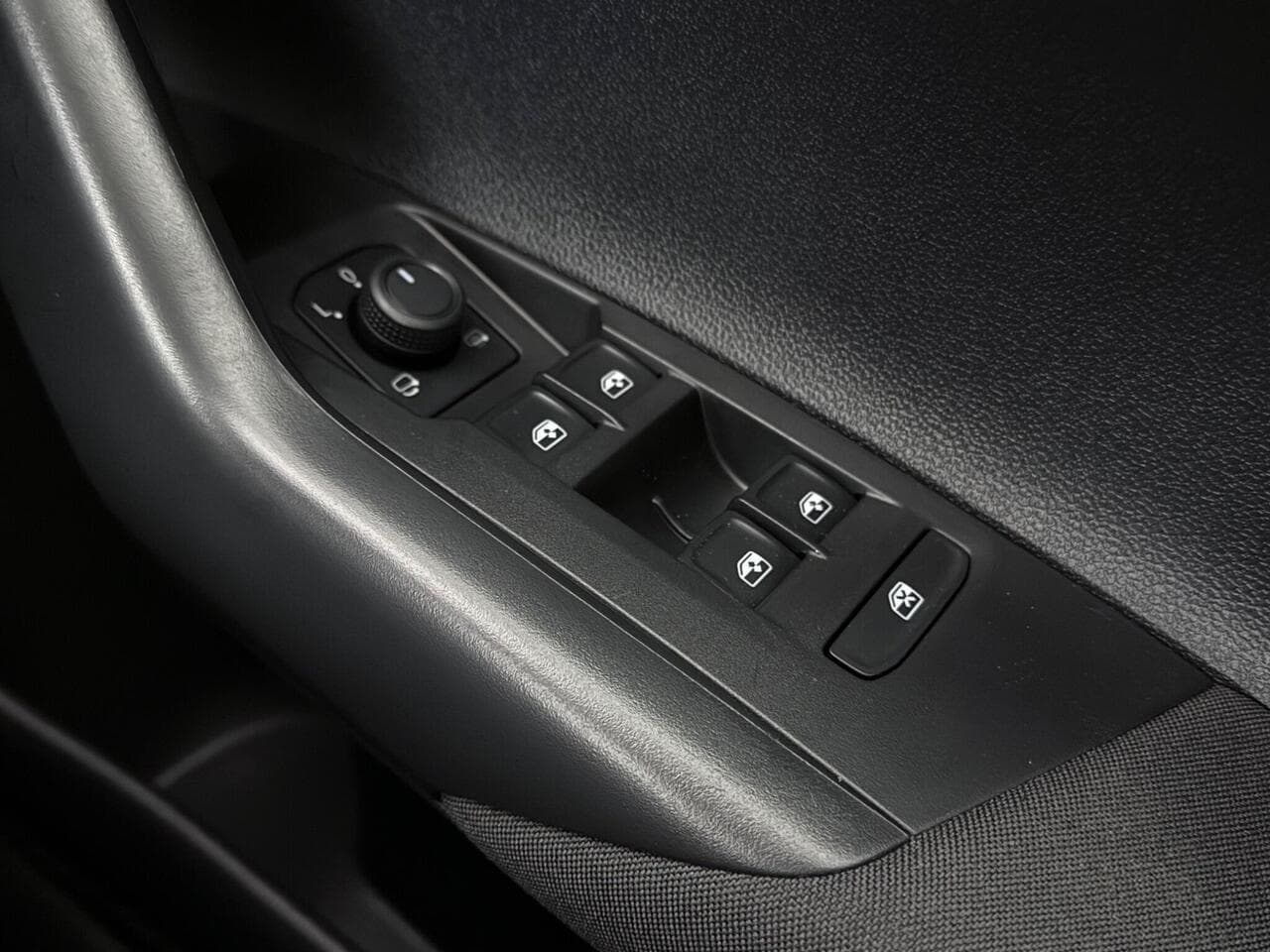Volkswagen Polo thumbnail Misc Controls
