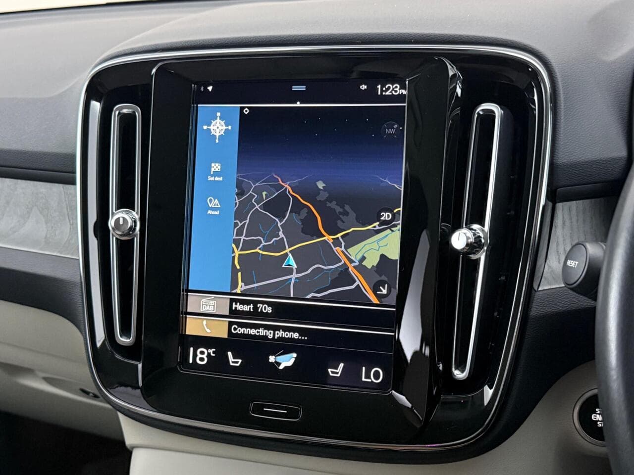 Volvo XC40 thumbnail Infotainment System