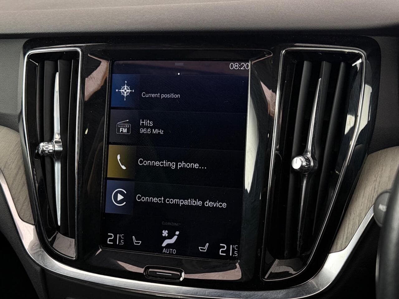 Volvo V60 thumbnail Infotainment System