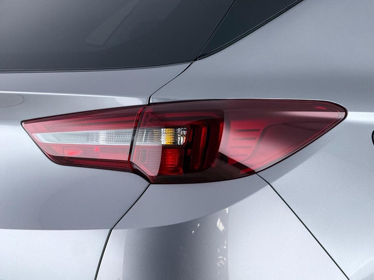 Vauxhall Grandland thumbnail Lights Rear