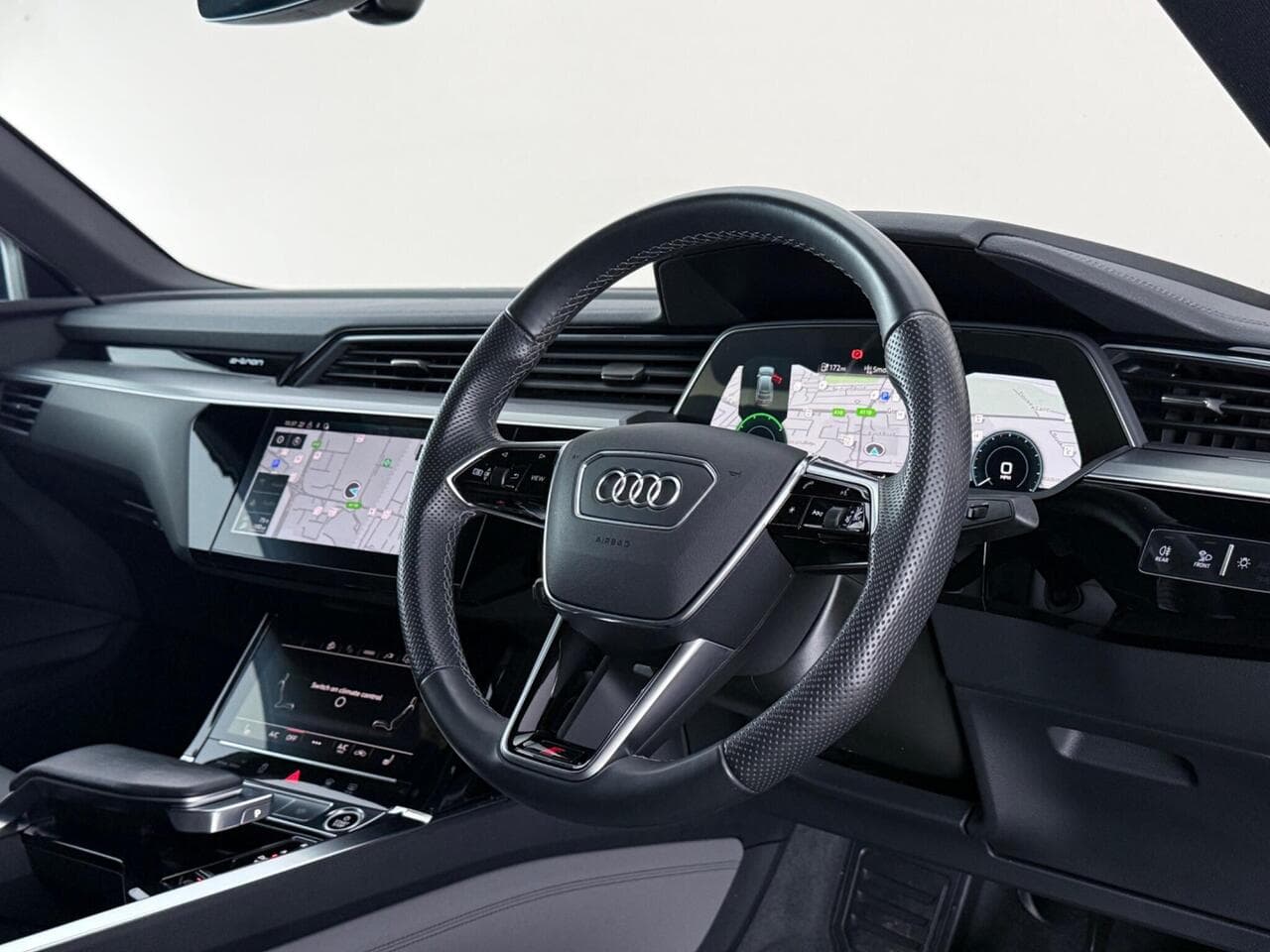 Audi e-tron thumbnail Interior Front
