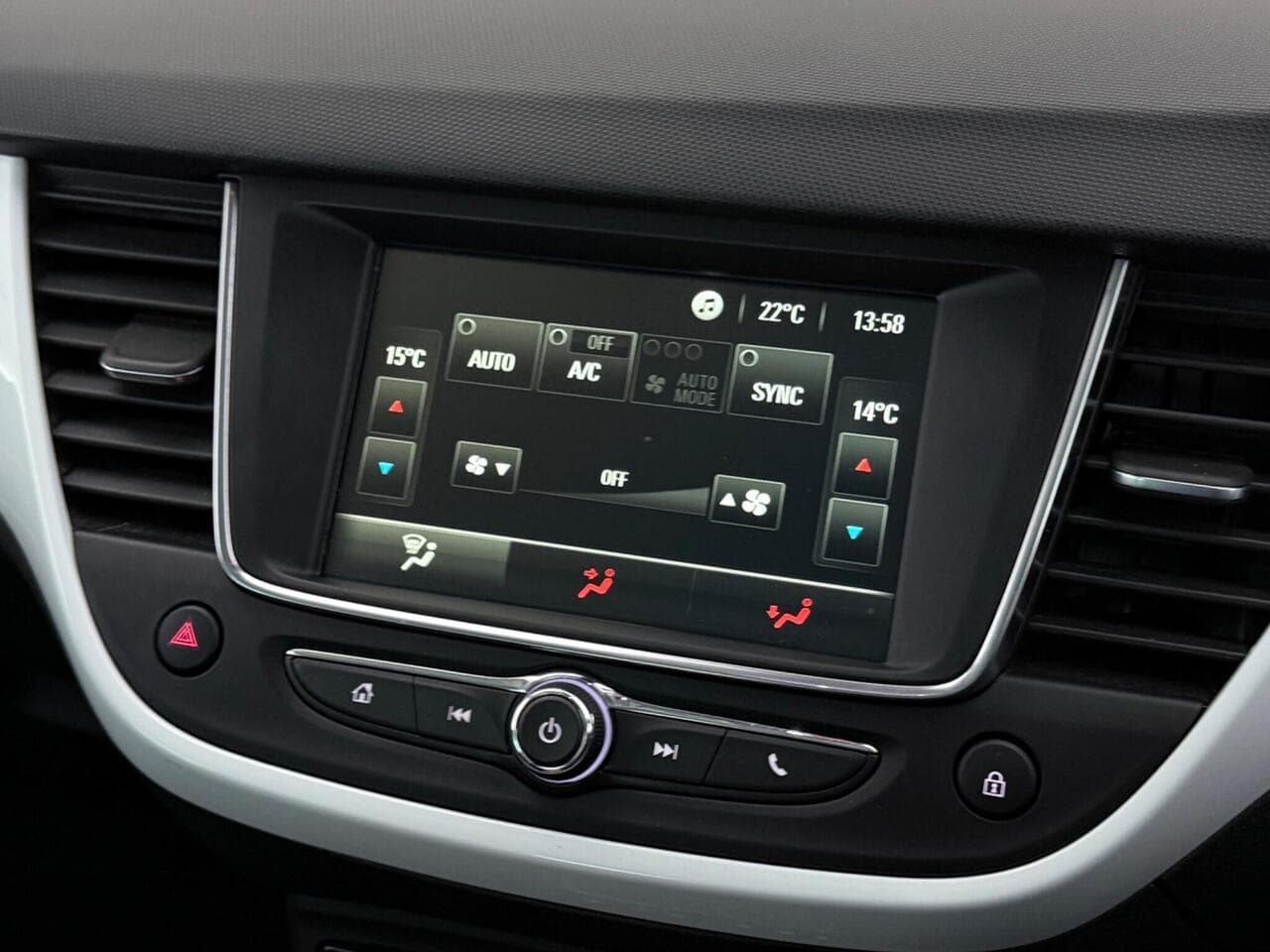Vauxhall Crossland thumbnail Infotainment System