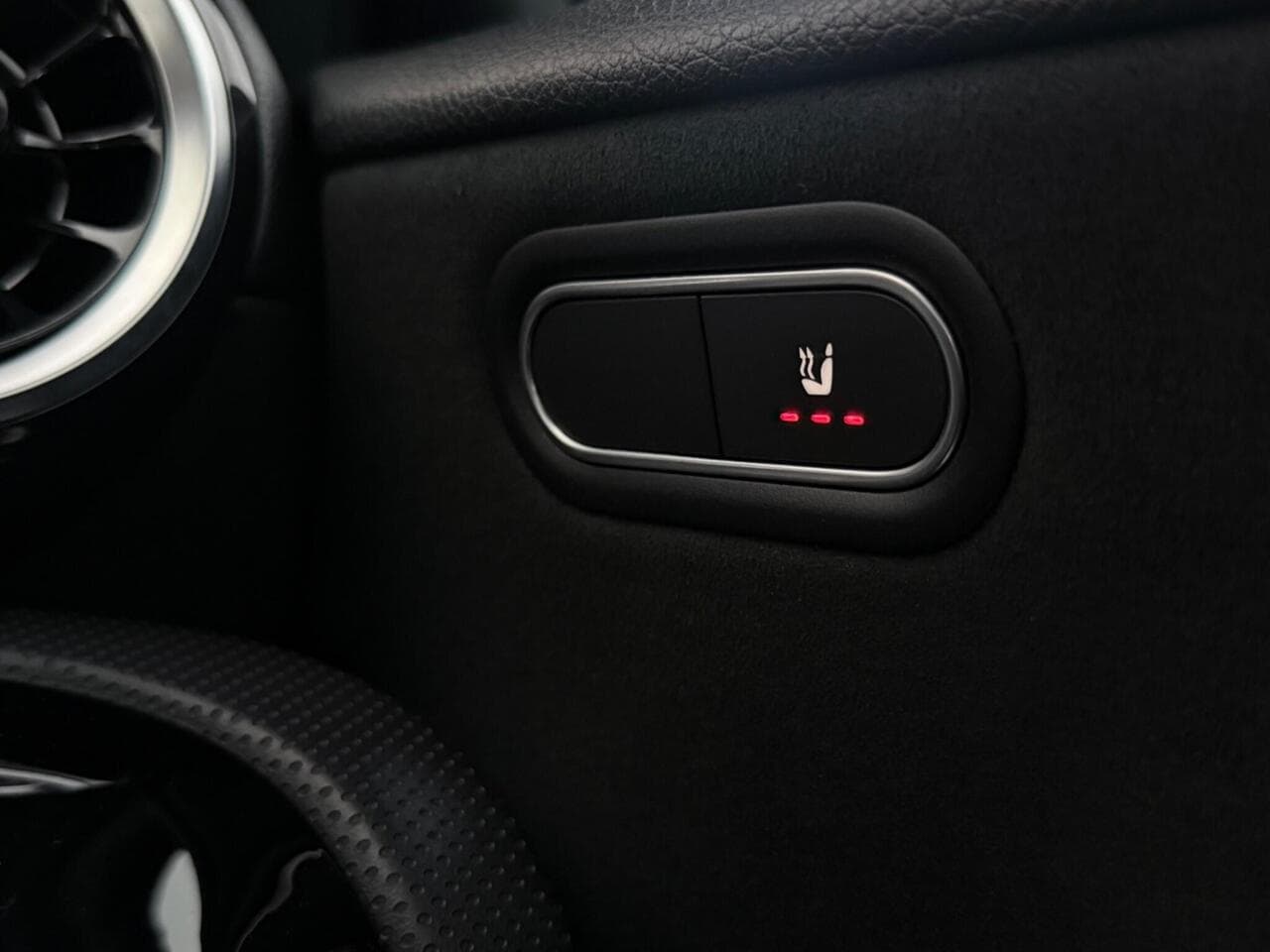 Mercedes-Benz A Class thumbnail Misc Controls