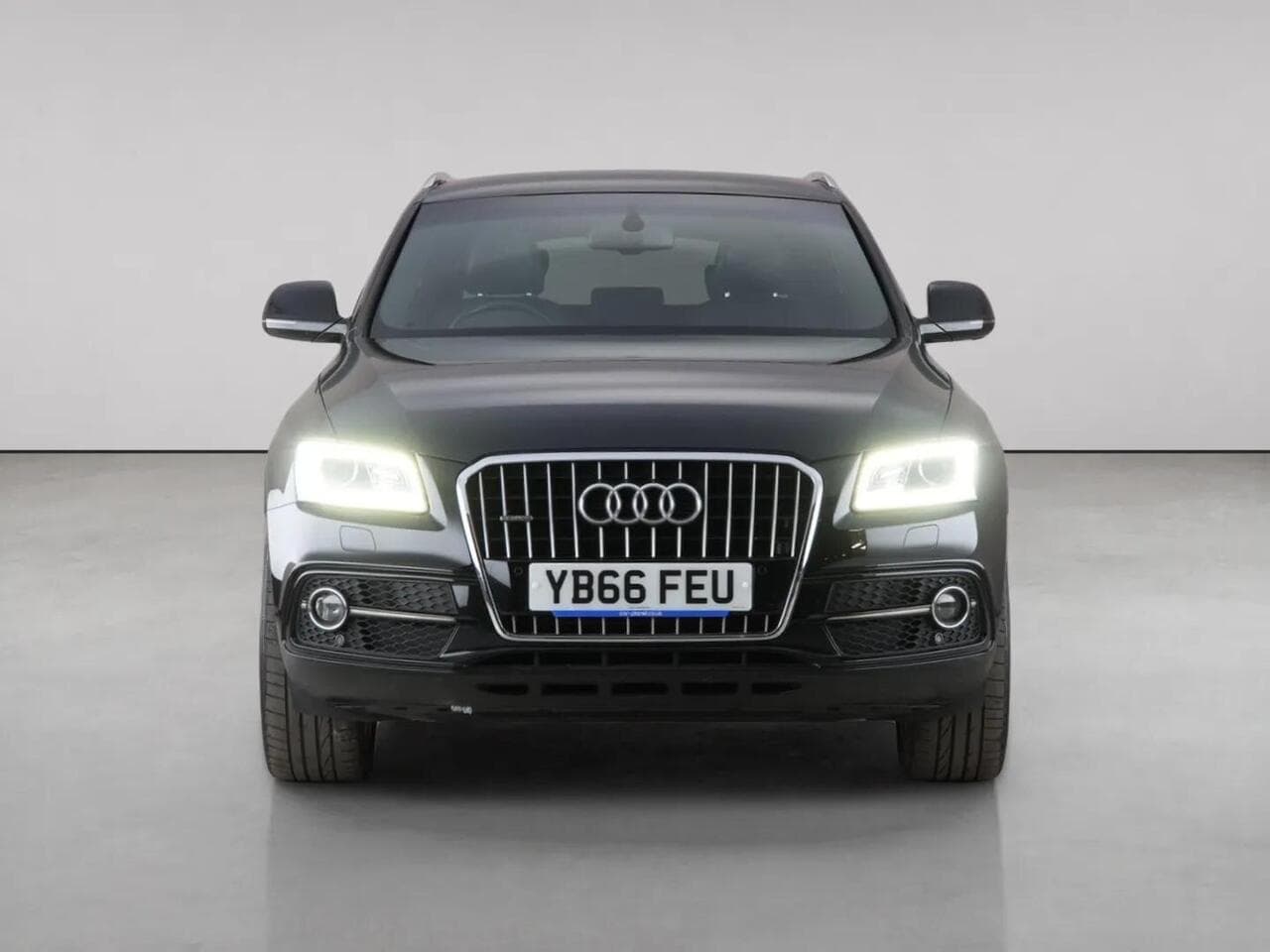 Audi Q5 thumbnail Front