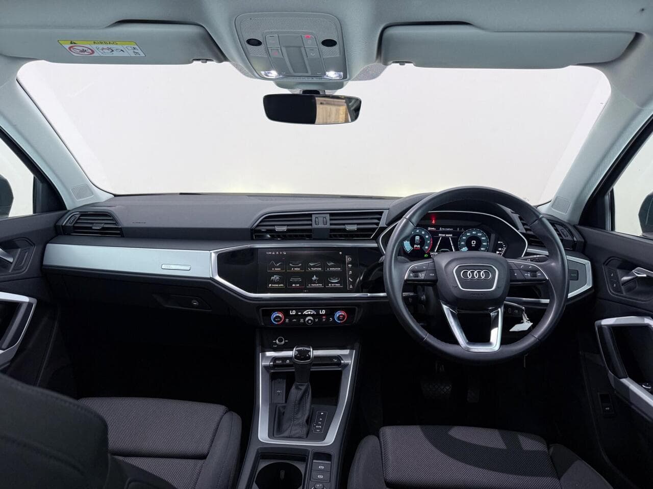 Audi Q3 thumbnail Interior Front