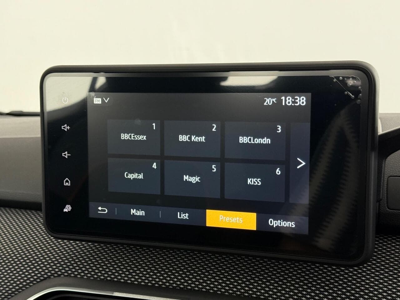 Dacia Sandero Stepway thumbnail Infotainment System