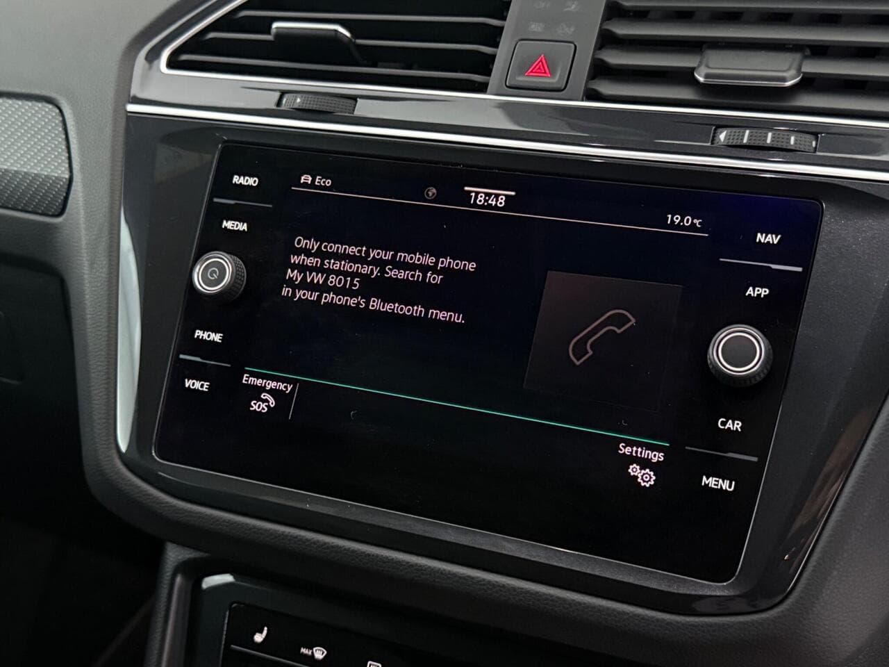 Volkswagen Tiguan thumbnail Infotainment System