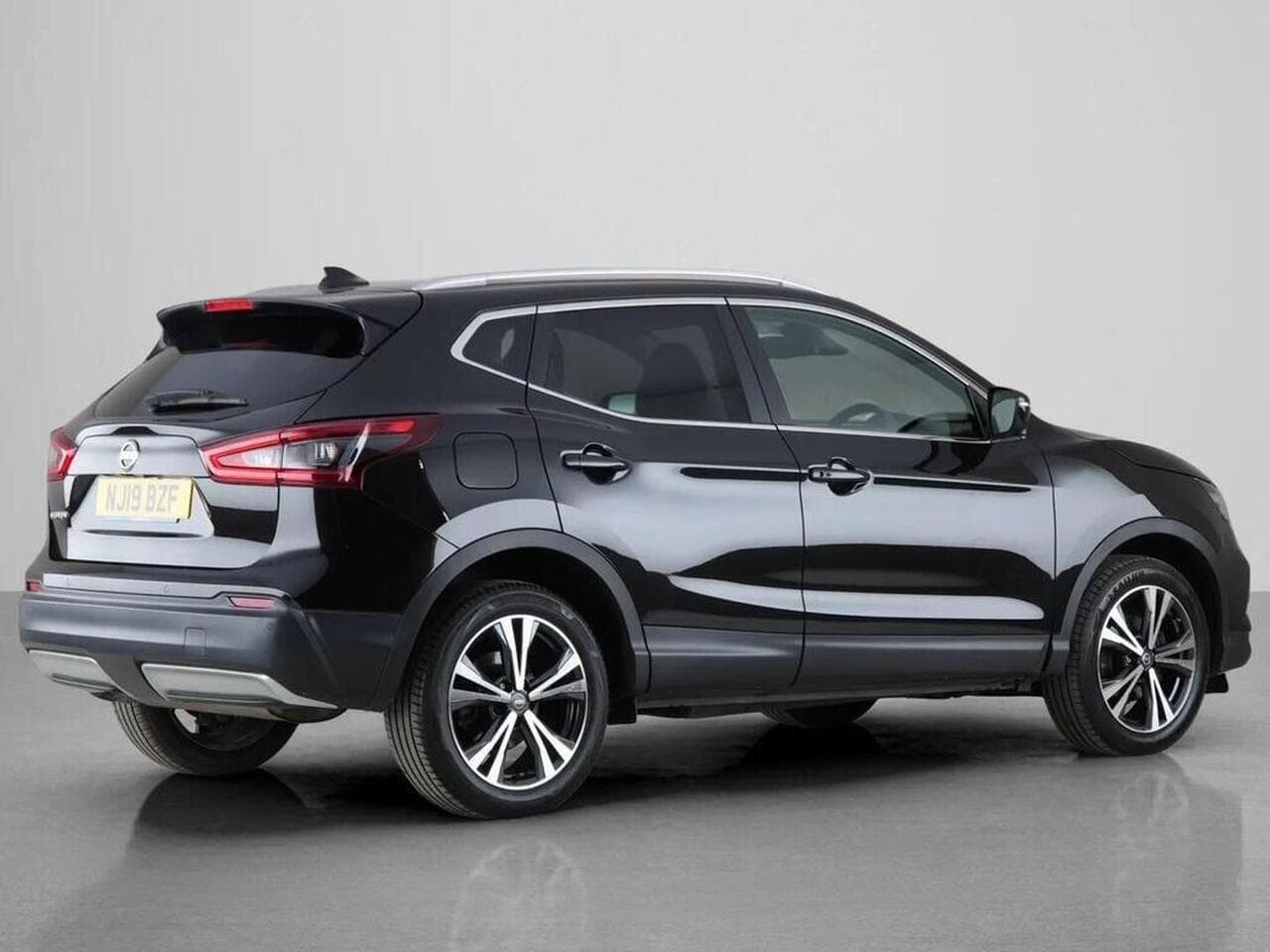 Nissan Qashqai thumbnail Rear Right
