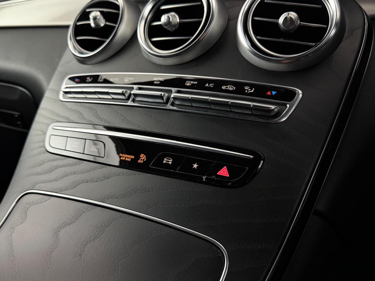 Mercedes-Benz GLC thumbnail Misc Controls