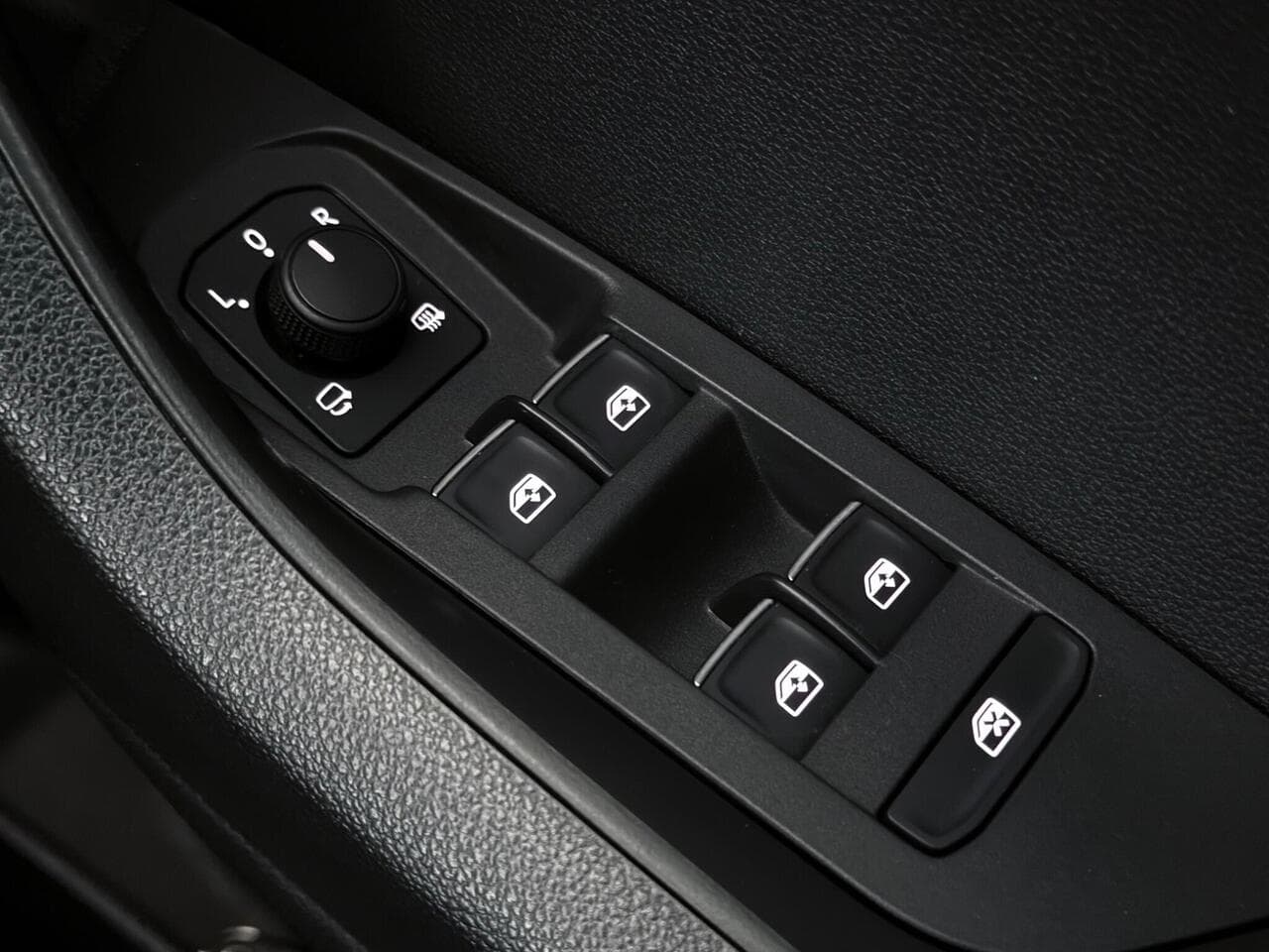 Skoda Karoq thumbnail Misc Controls