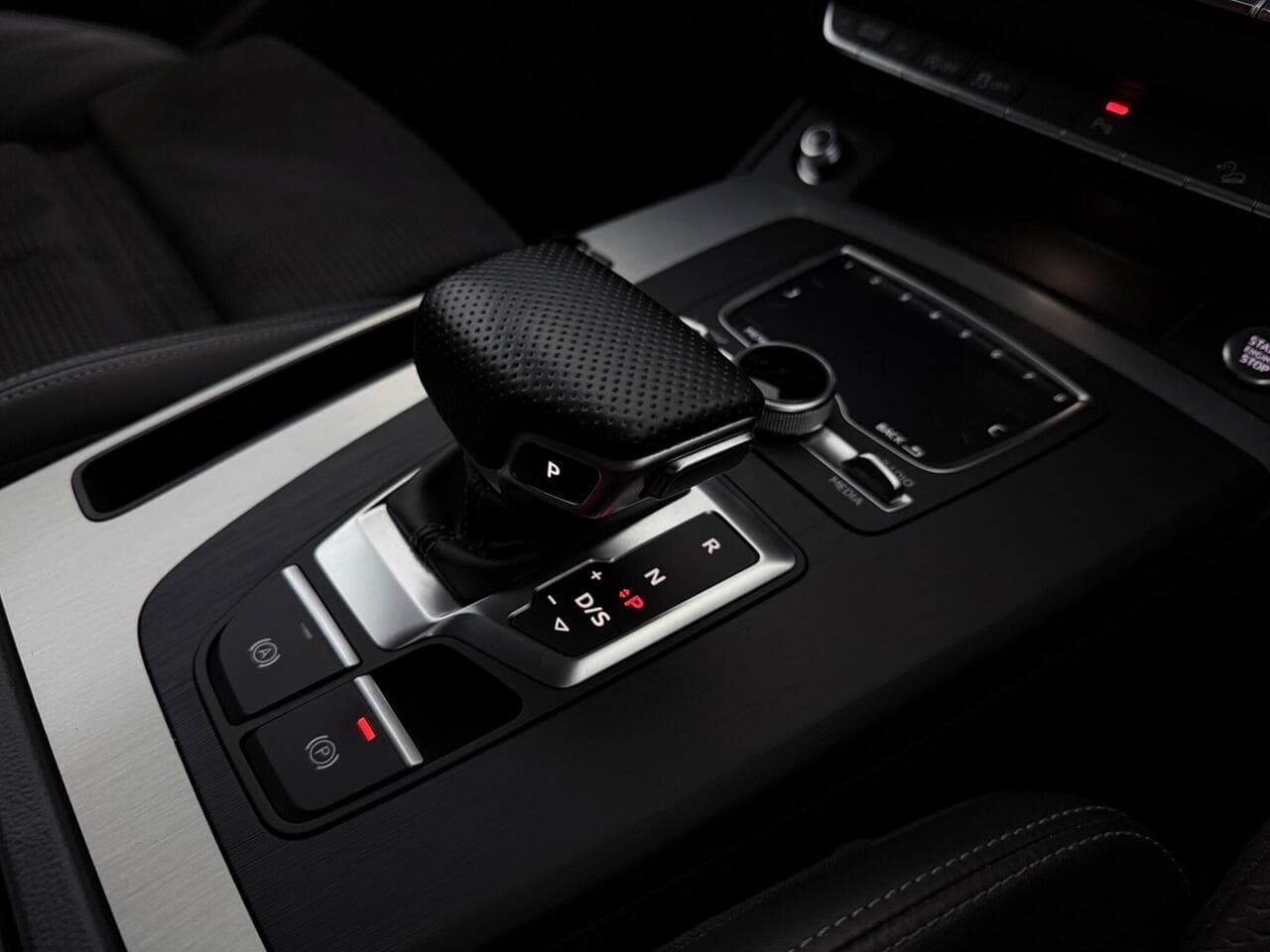 Audi Q5 thumbnail Interior Front