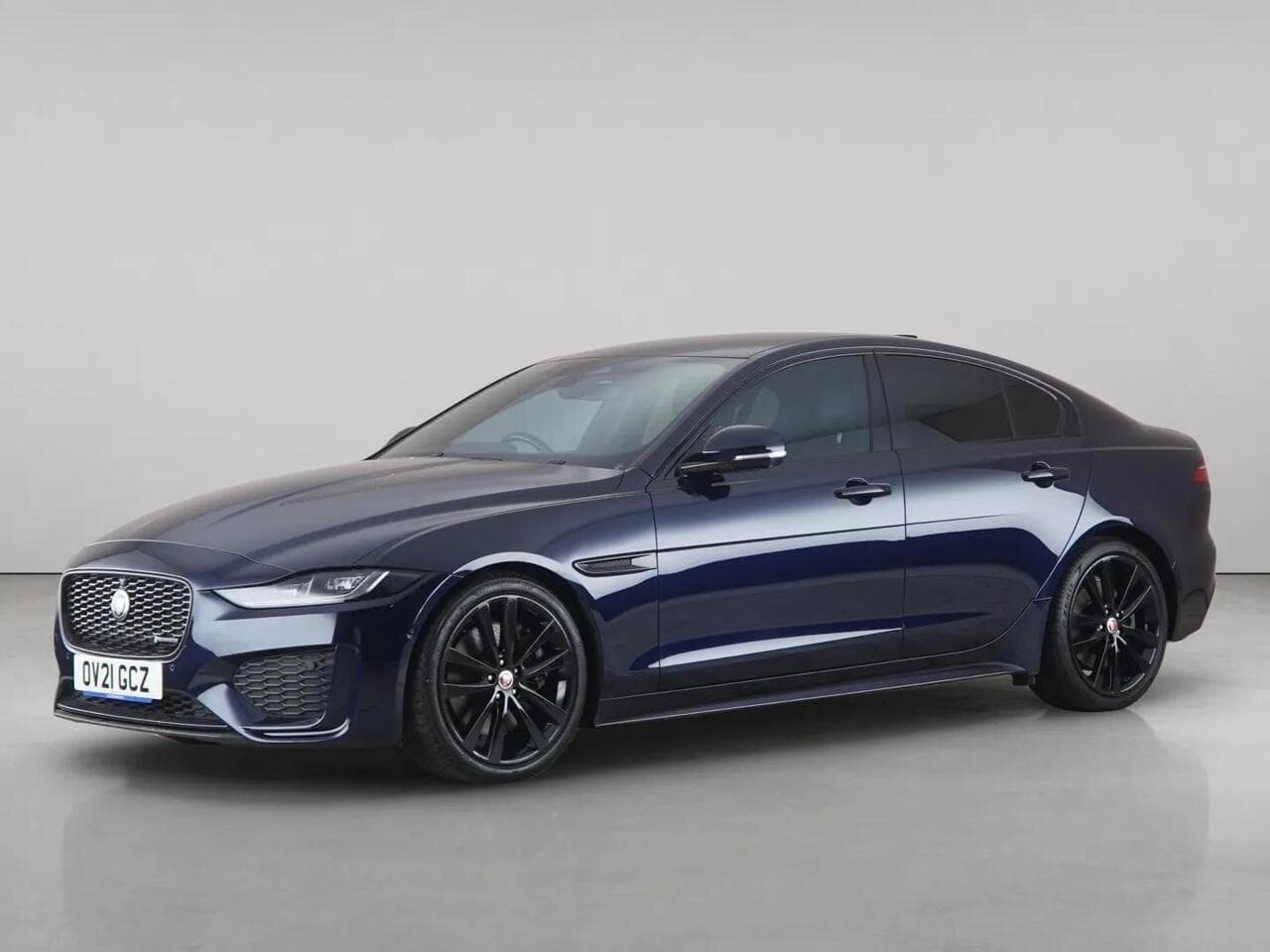 Jaguar XE thumbnail Front Left
