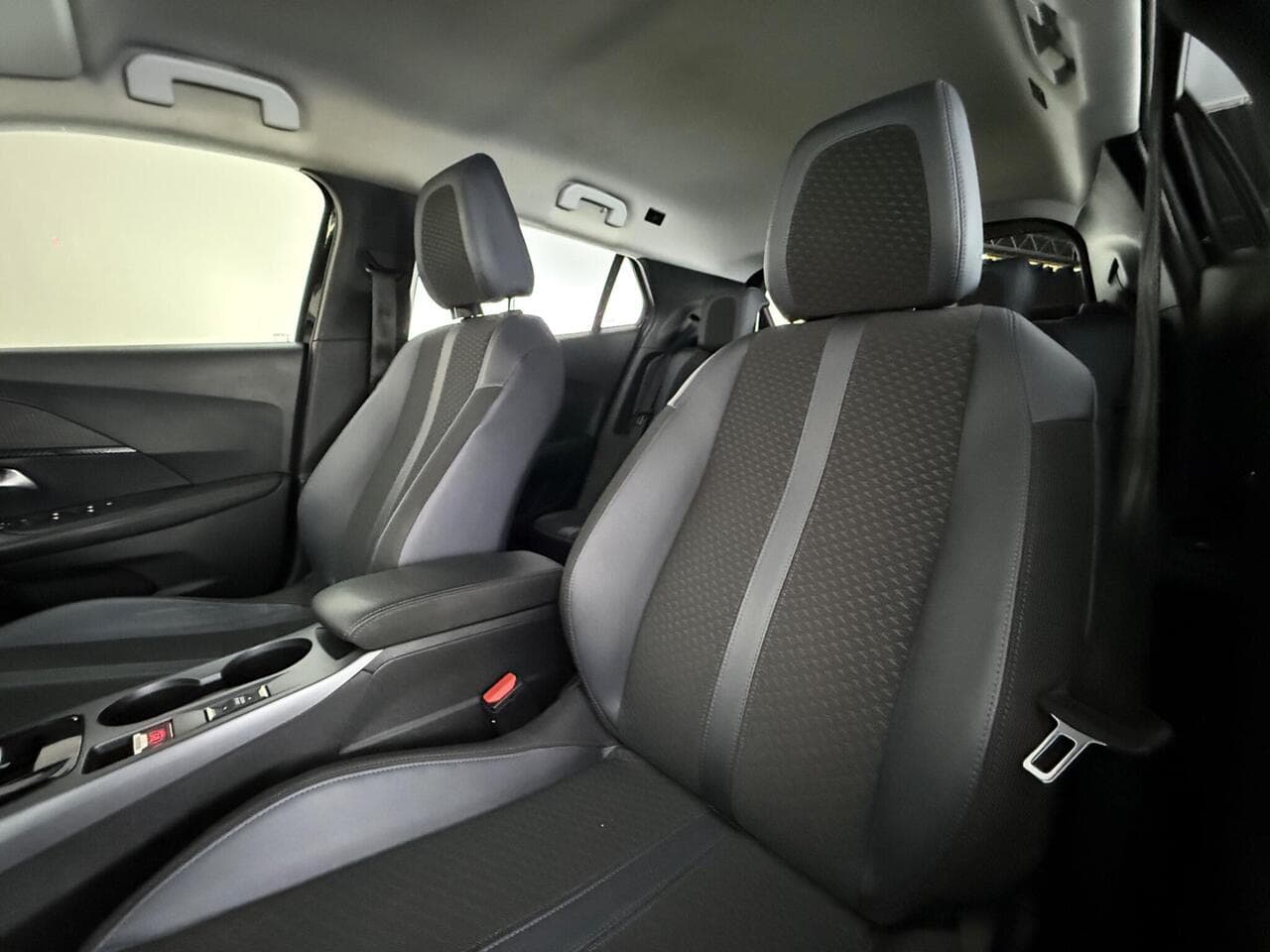 Peugeot 2008 thumbnail Seat Front Passenger