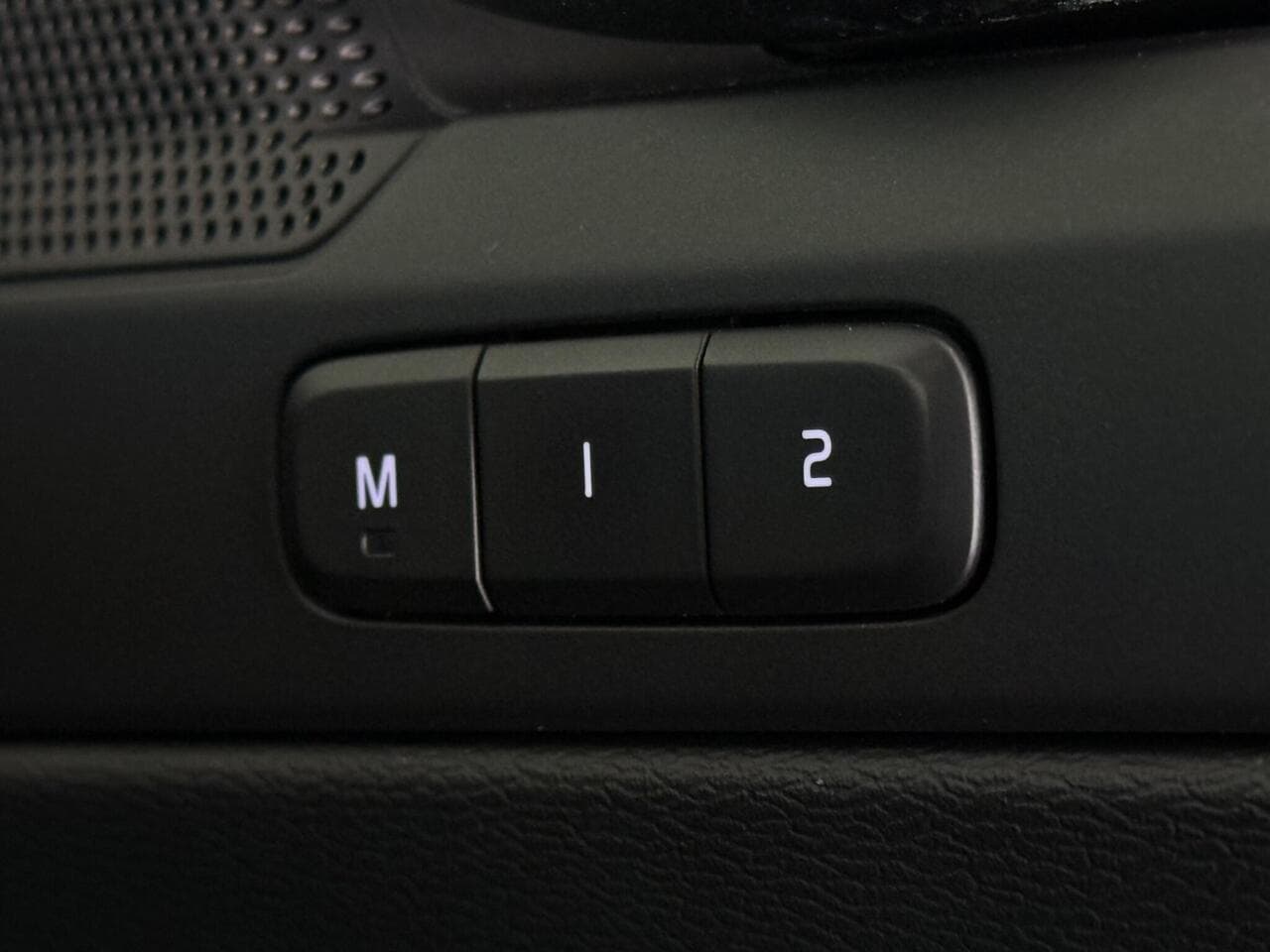 Volvo XC40 thumbnail Misc Controls