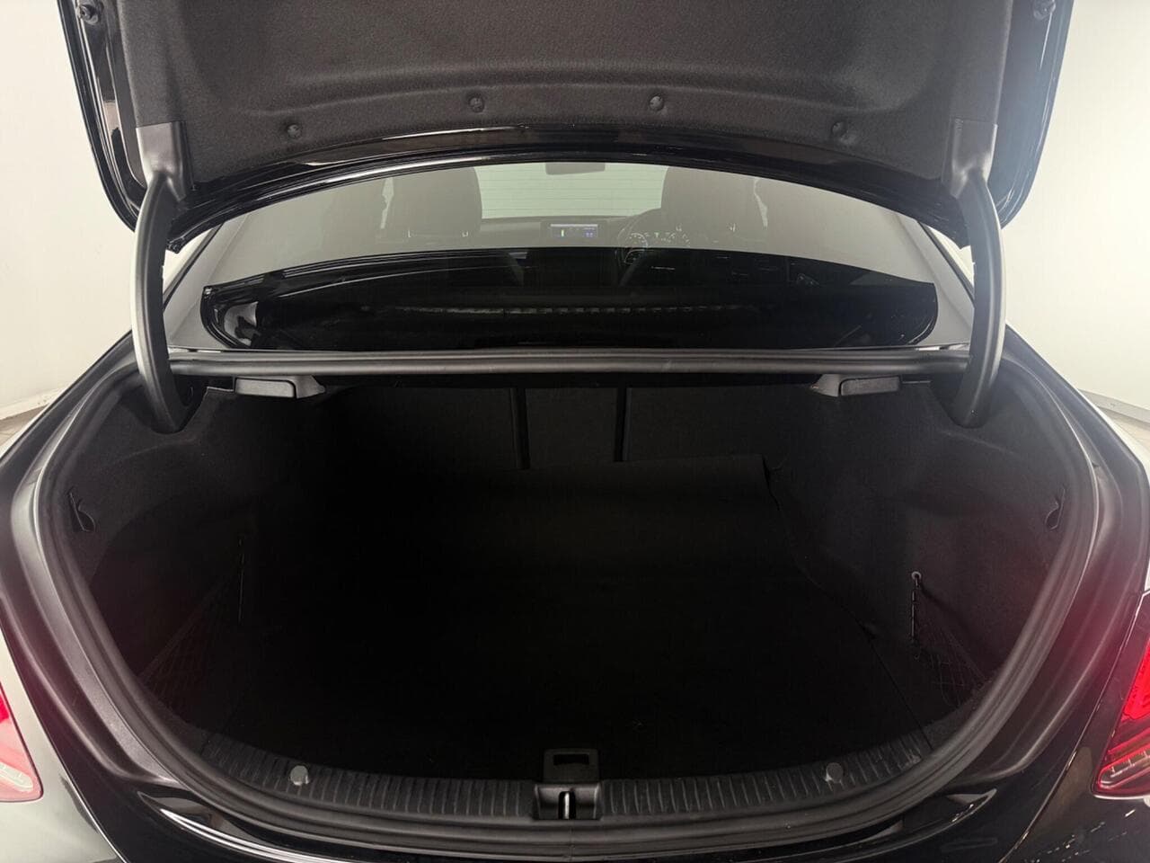 Mercedes-Benz C Class thumbnail Boot
