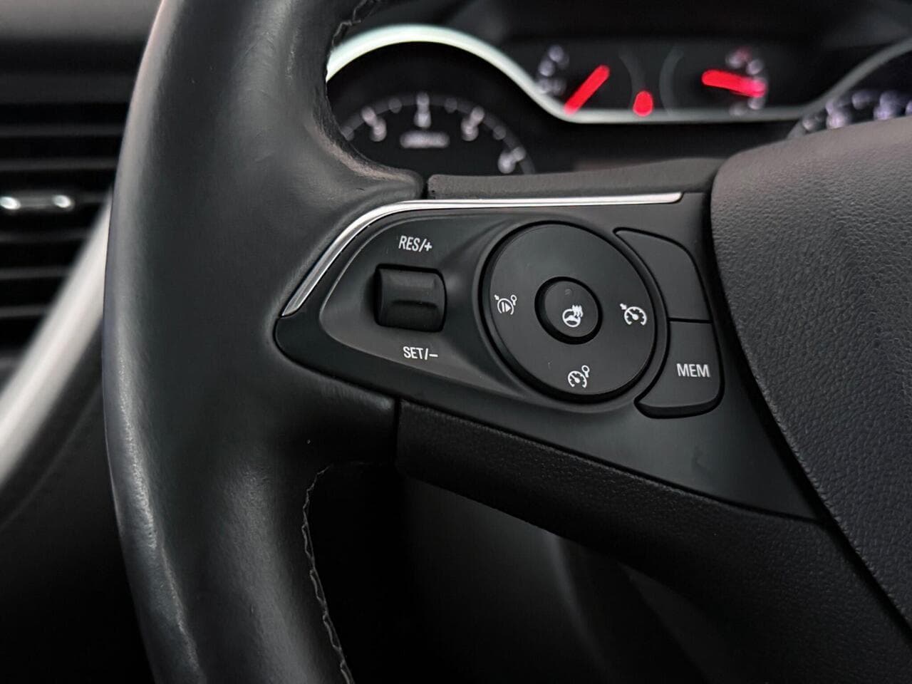 Vauxhall Grandland X thumbnail Misc Controls