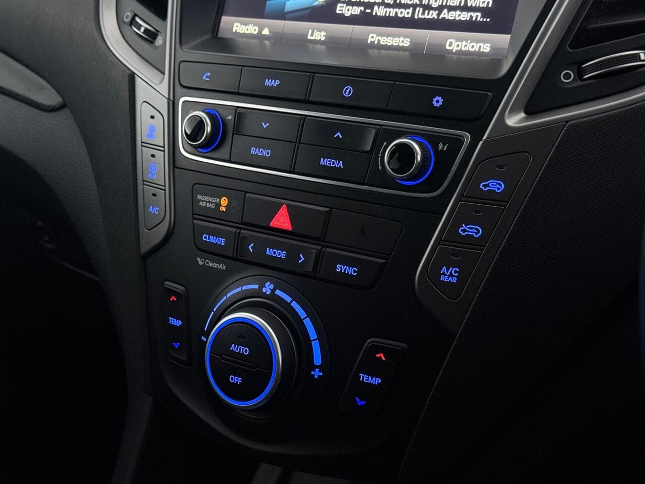 Hyundai Santa Fe thumbnail Infotainment System