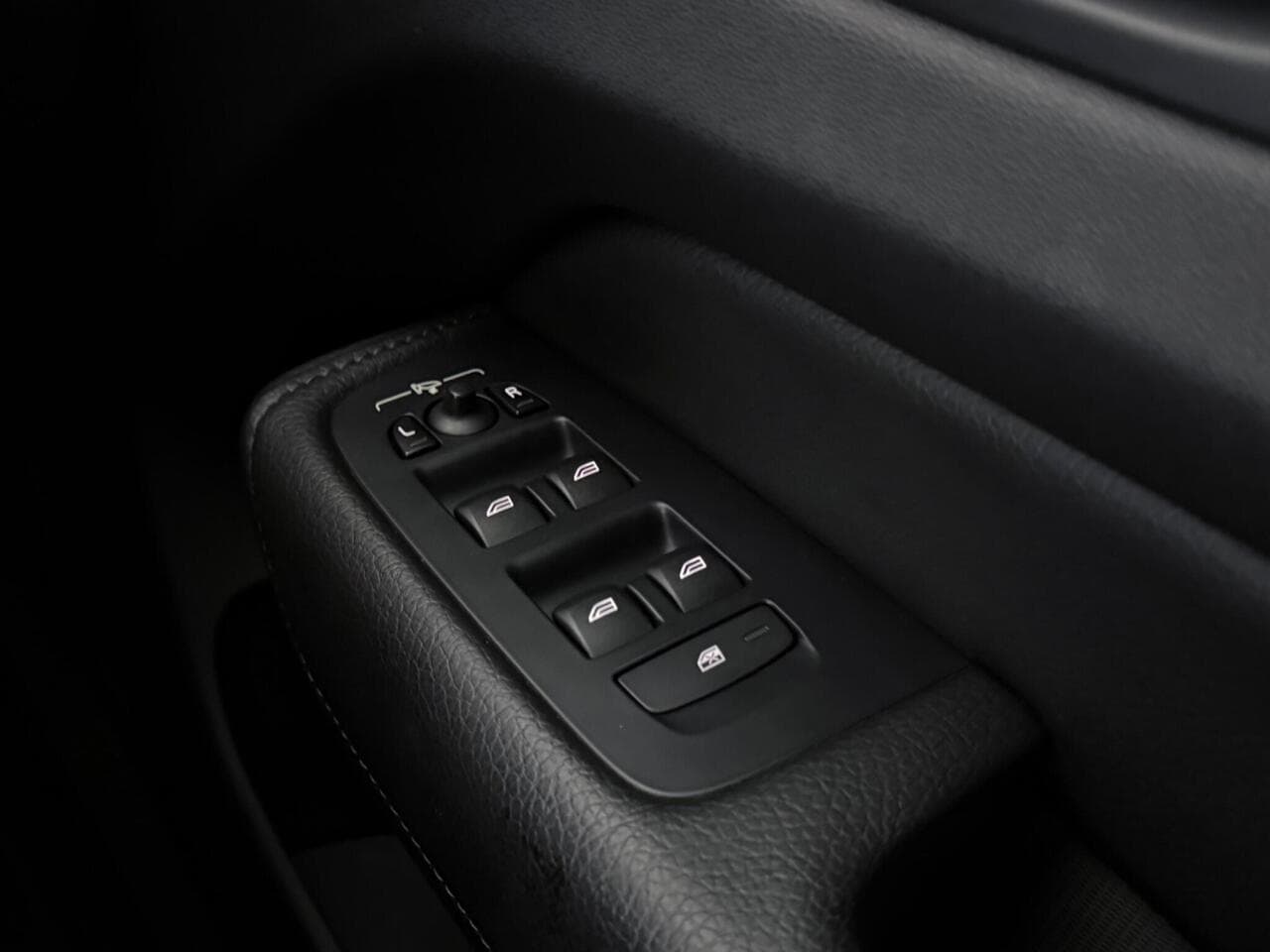 Volvo XC60 thumbnail Misc Controls
