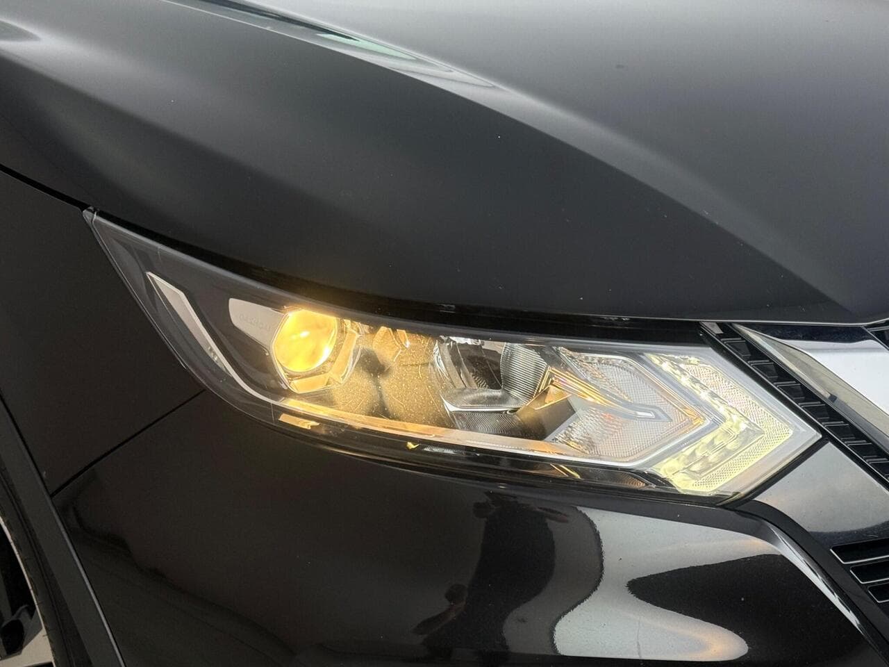 Nissan Qashqai thumbnail Lights Front