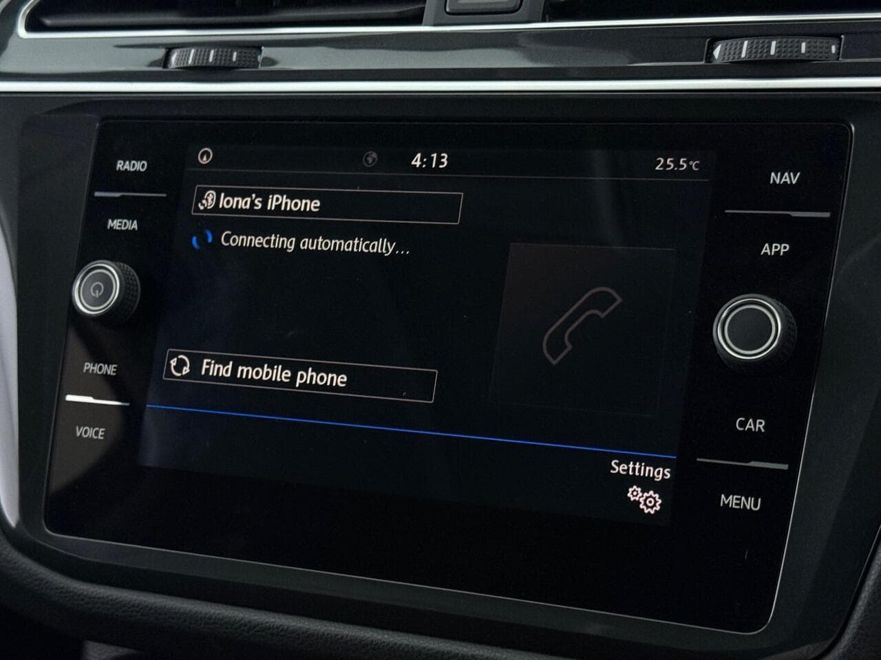 Volkswagen Tiguan thumbnail Infotainment System